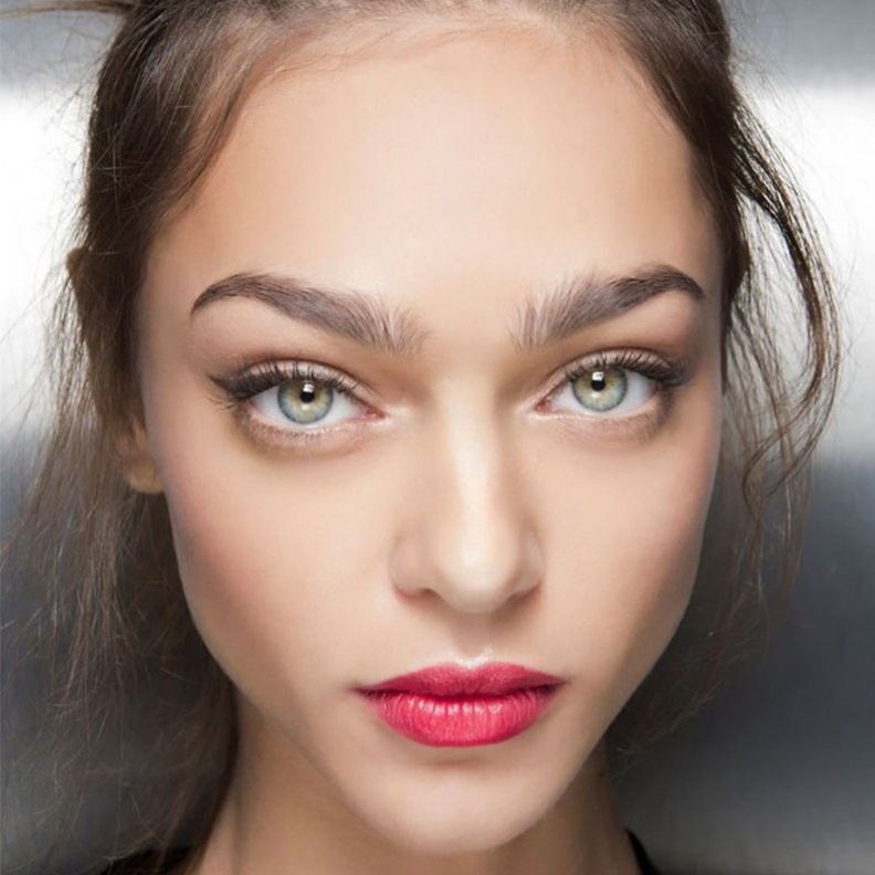 مكياج خفيف يومي للصبايا مناسب لموسم الشتاء