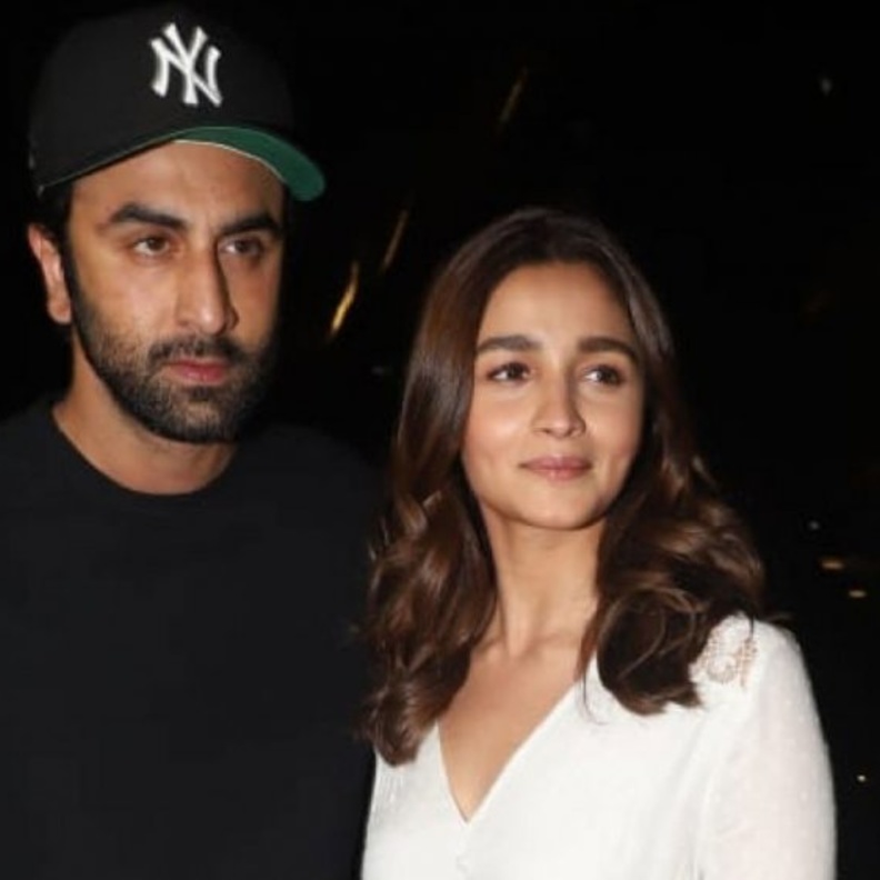  عليا بهات ورانبير كابور يسافران إلى غوا