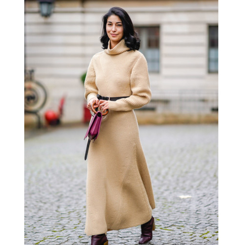  اختاري فستان ناعم ماكسي من الصوف لاطلالة شتوية أنيقة