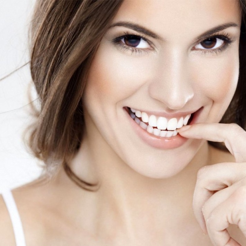 افضل الطرق الطبيعية لتبييض الأسنان والحفاظ على جمالها