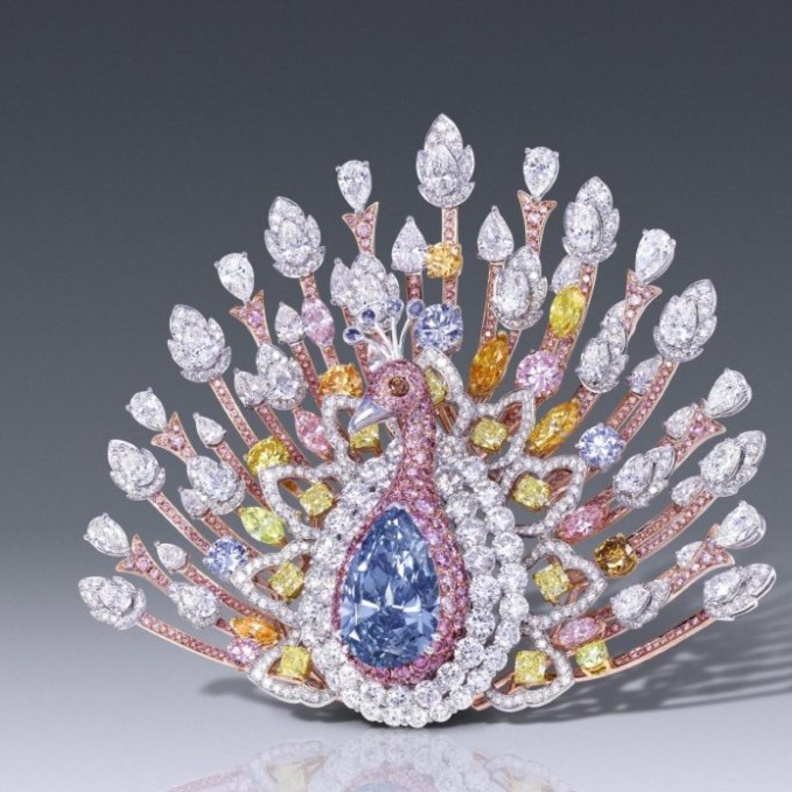 بروش Peacock Brooch الأيقوني من دار graff