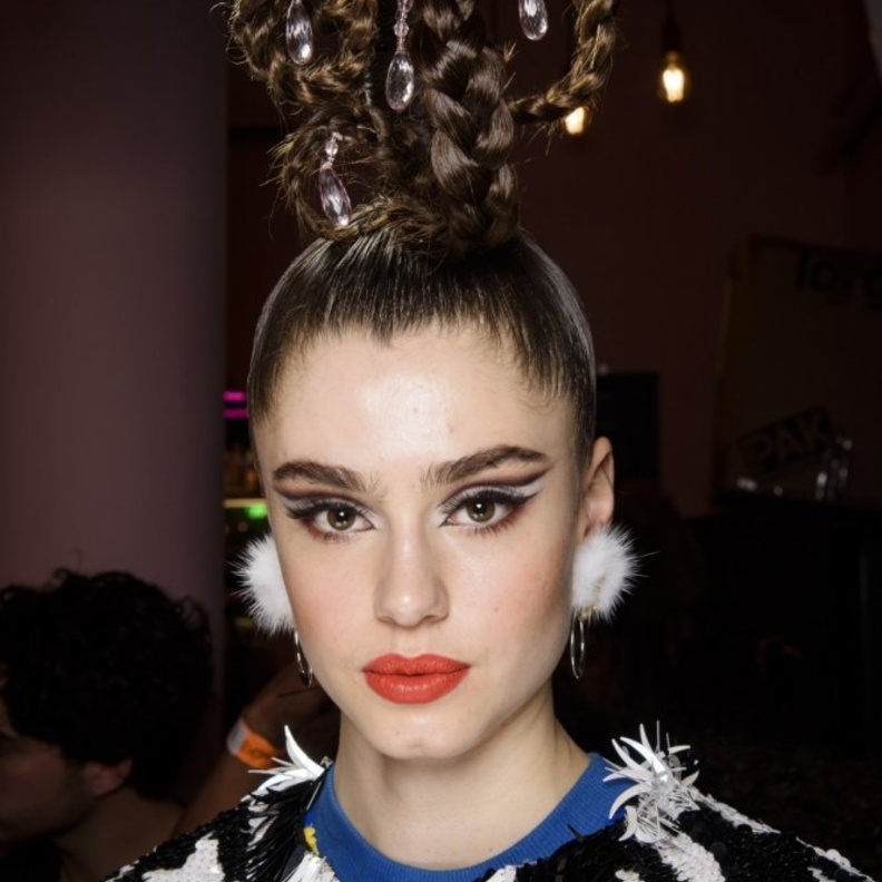 تسريحات شعر عصرية وغير تقليدية 2020