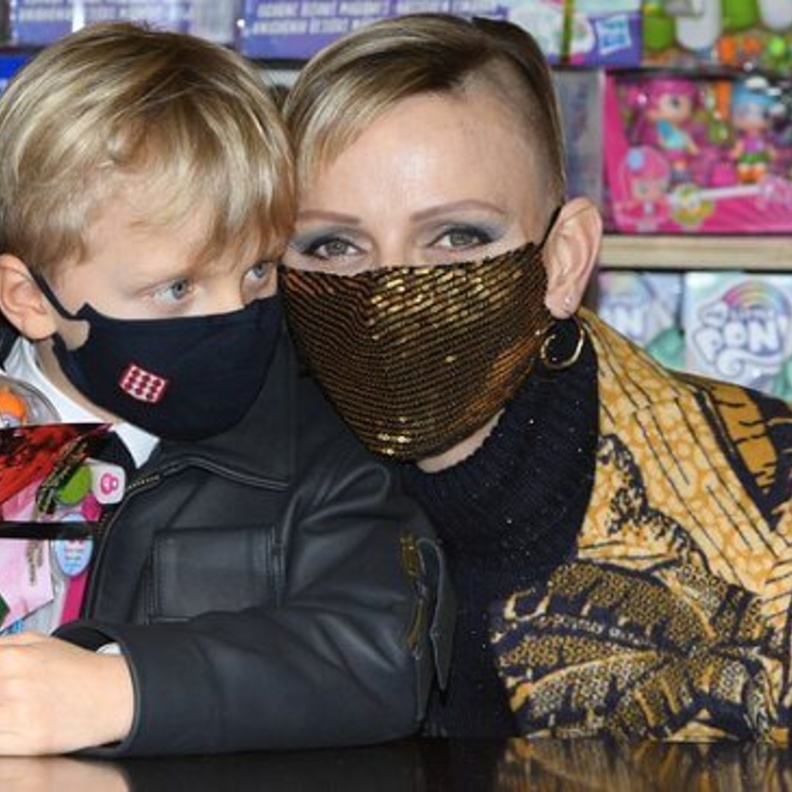  الأميرة تشارلين بقصة شعر جديدة في أحدث مهماتها الرسمية