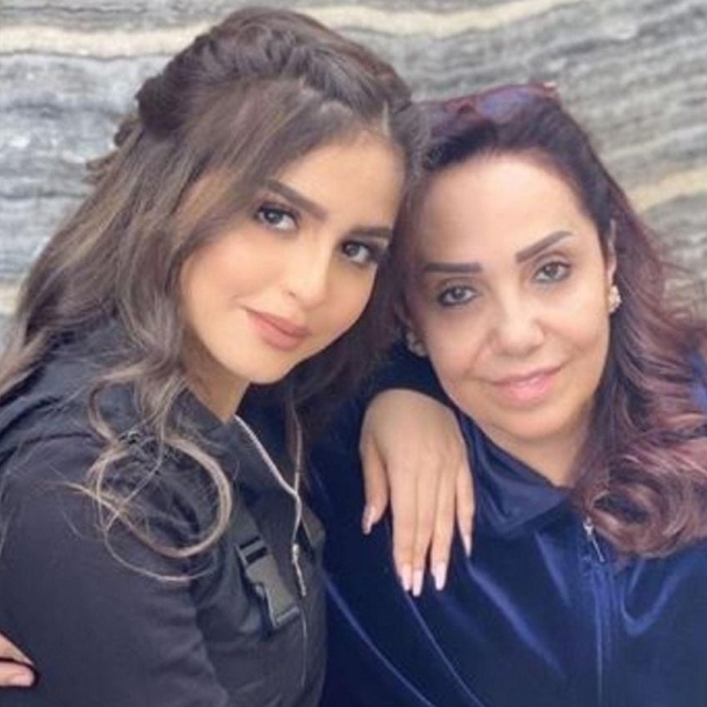 ازمة حلا الترك ووالدتها تتفاقم