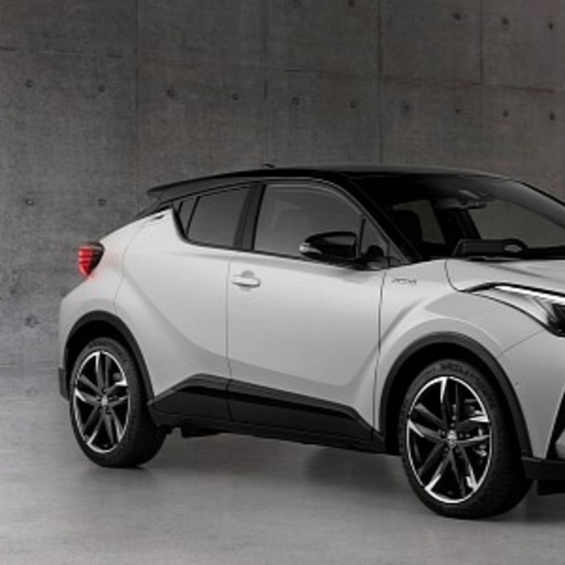 مواصفات السيارة تويوتا CHR 2021 GR Sport الكروس اوفر الرياضية 2021