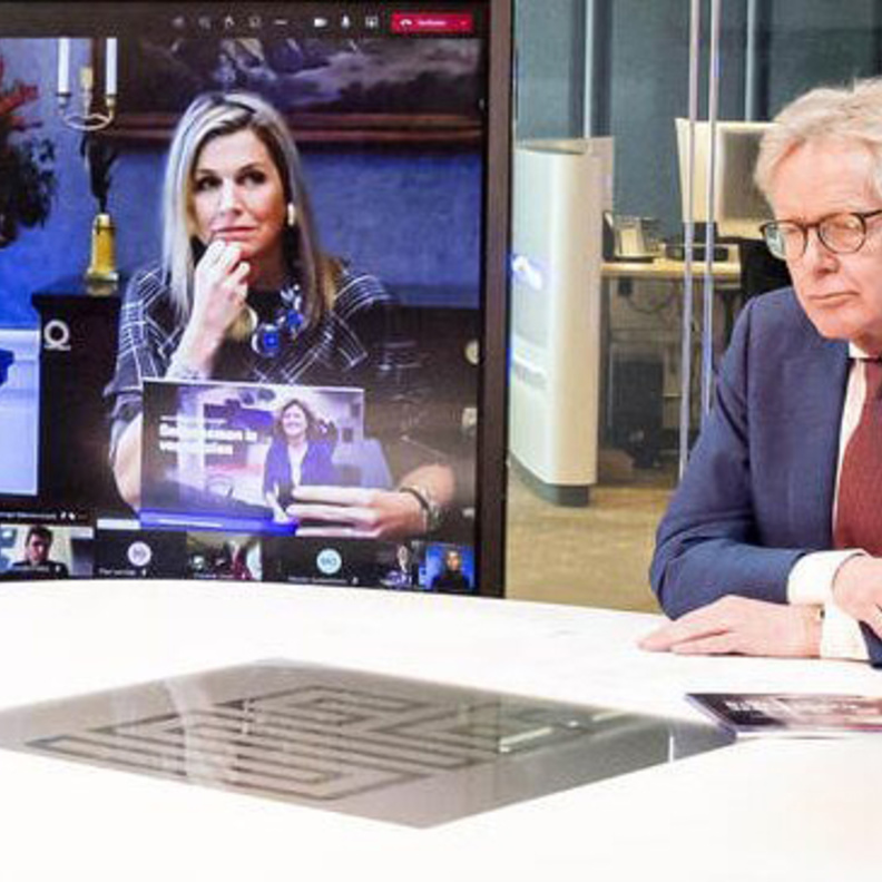 إطلالة الملكة ماكسيما من Natan