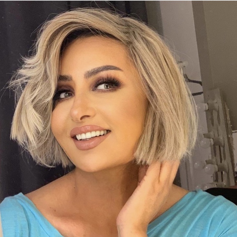 المطربة لطيفة التونسية بالشعر الأشقر 