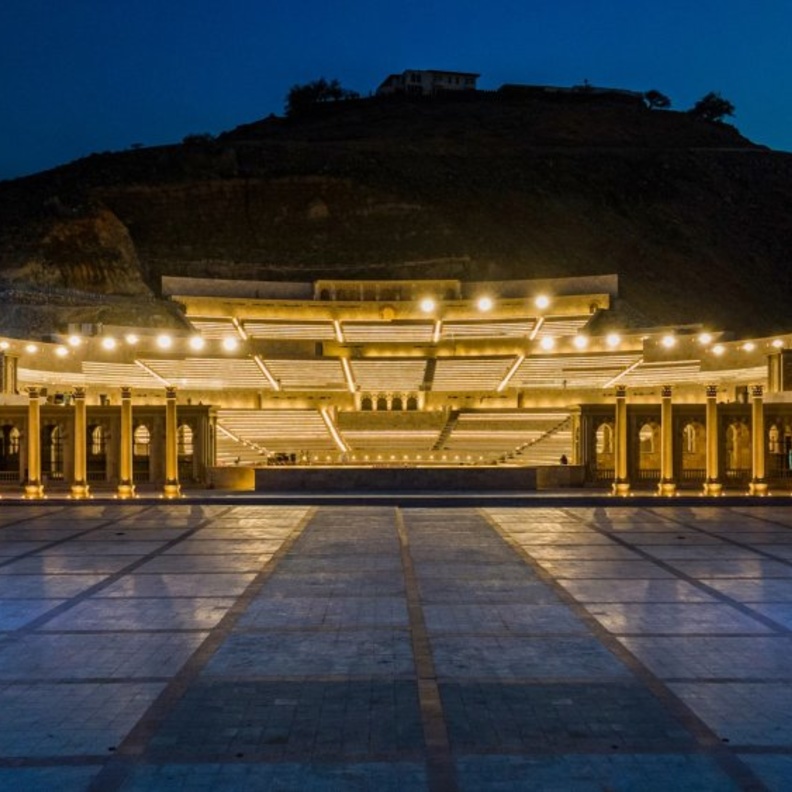 مدرج خورفكان أحد أفضل الوجهات السياحية في خورفكان - المصدر وكالة أنباء الإمارات