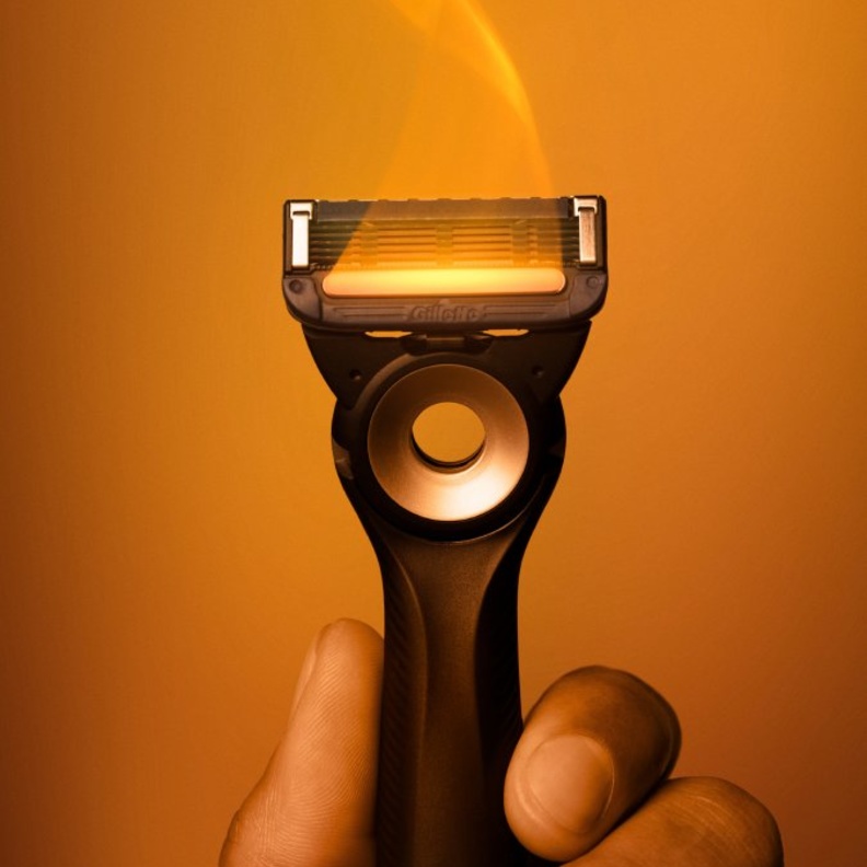 ماكينة الحلاقة بتقنية تسخين الشفرات
