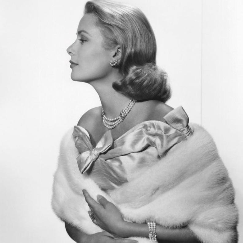 فان كليف أند آربلز علامة المجوهرات الصديقة لسيدات العائلات الملكية على مر السنين