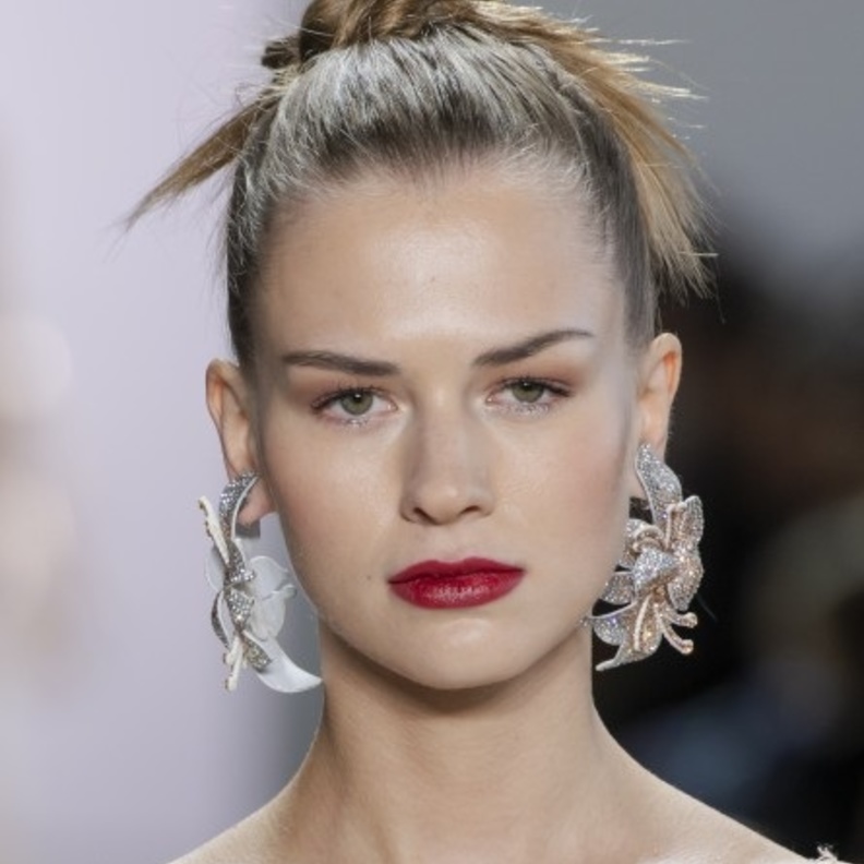 إطلالات شعر راقية تناسب سهرات احتفالات نهاية عام 2020