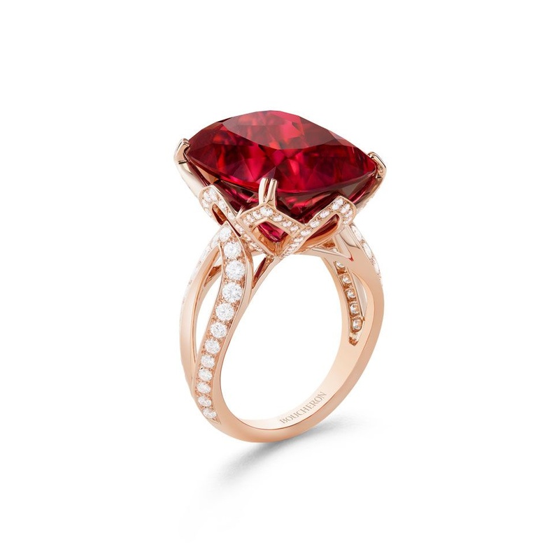  خاتم من الذهب الوردي مرصع بالماس وفص كبير من الروبي من دار boucheron