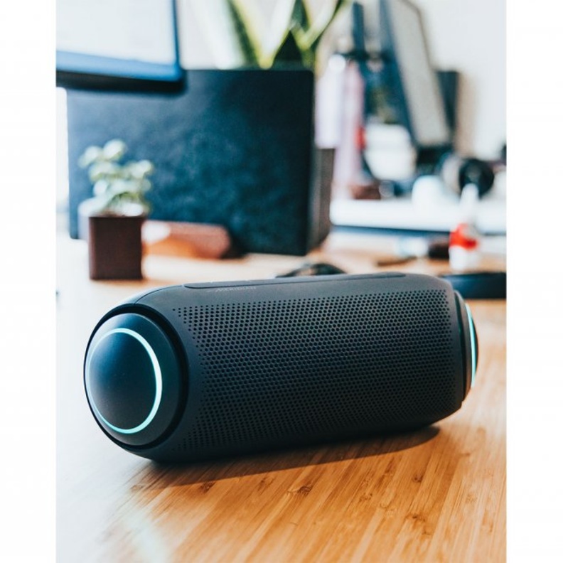 أصبح للعطلات معنى مختلف مع السماعات المحمولة من _إل جي