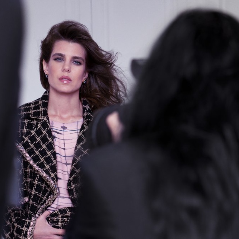 شارلوت كاسيراغي سفيرة CHANEL الجديدة والمتحدثة الرسمية باسمها