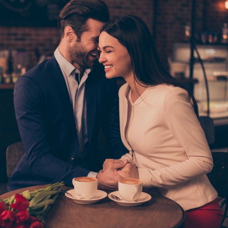 استفيدي من أسلوبك الانثوي لإقناعه بما ترغبين به