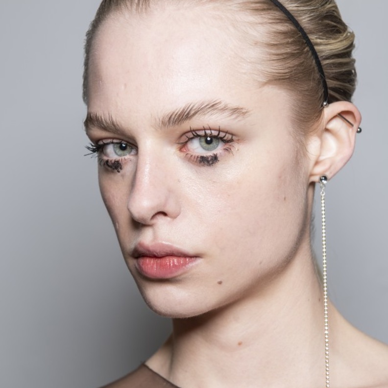 طرق تطبيق رسمات مكياج ملفتة لتكبير العيون الصغيرة 2020