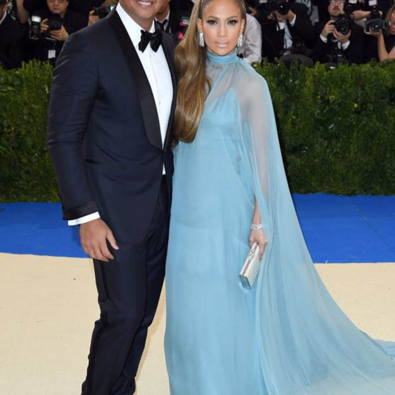 جنيفر لوبيز و خطيبها اليكس رودريغيز