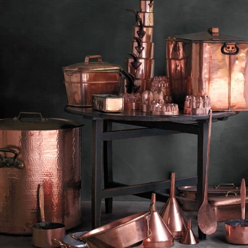 أدوات مطبخ نحاسية