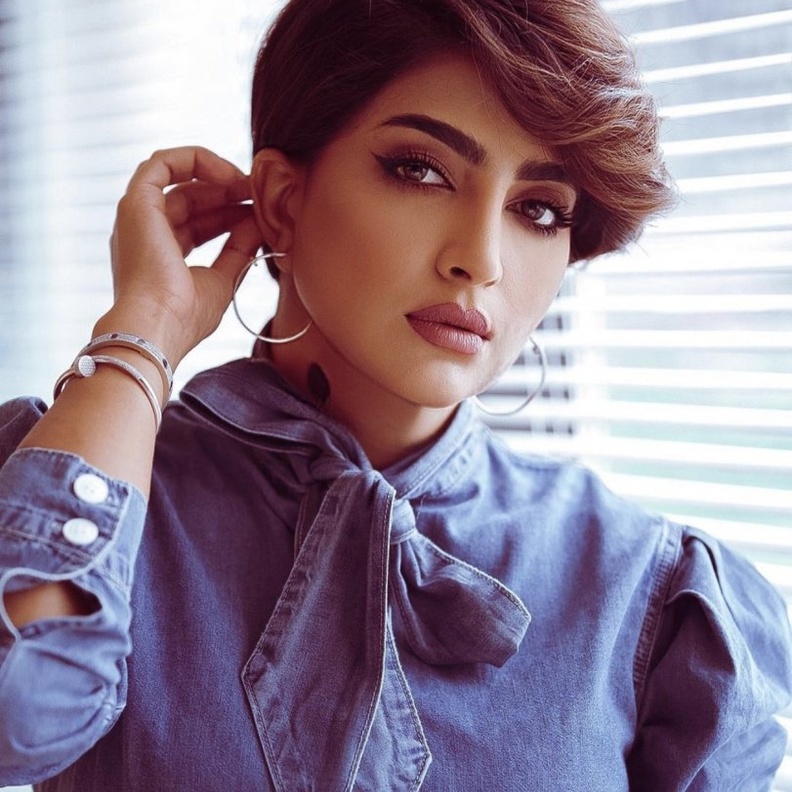 تنسيق اطلالات المجوهرات على طريقة بثينة الرئيسي