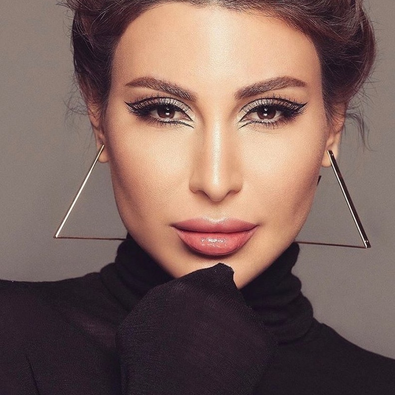 مكياج عصري مع الايلاينر الهندسي من وحي اطلالات النجمة يارا عام 2020