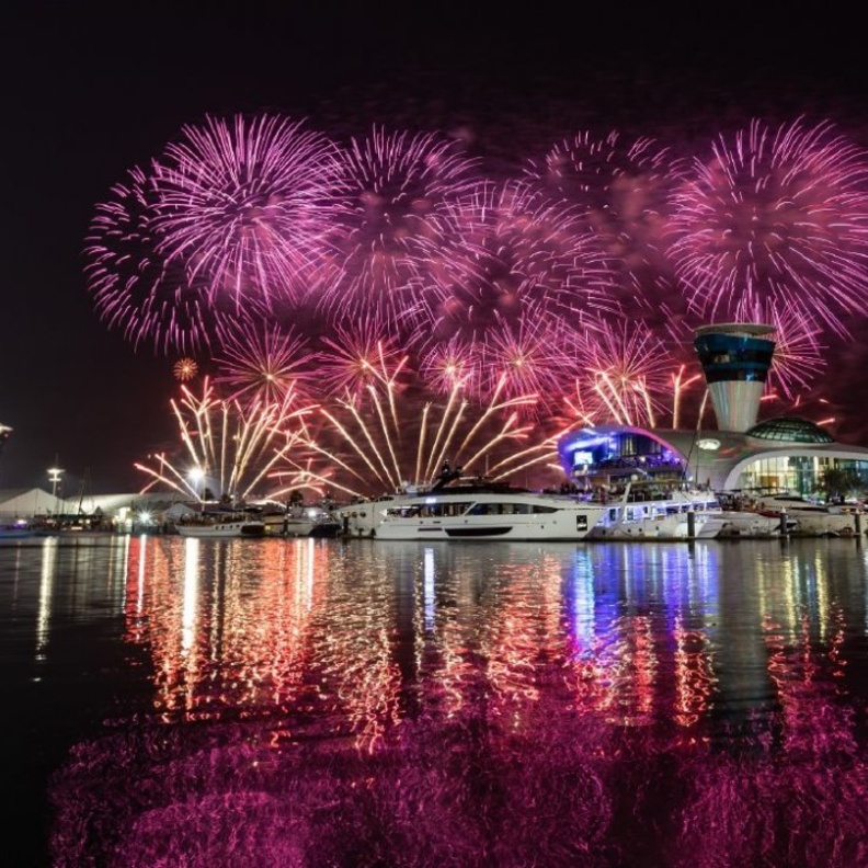 مرسى ياس مارينا أبوظبي يستقبل السنة الجديدة بعروض الألعاب النارية وستة مطاعم