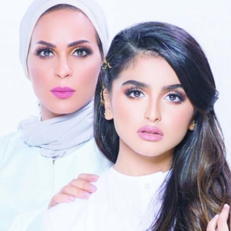 حلا الترك ووالدتها