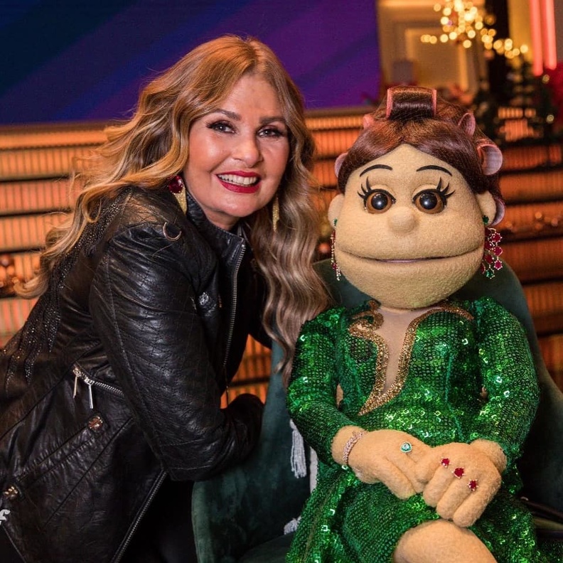 يسرا مع الأبلة فاهيتا