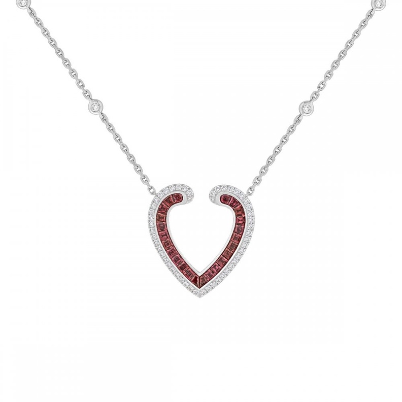 مجوهرات عالمية راقية للعروس مرصعة بحجر الروبي الاحمر من دار Garrard 