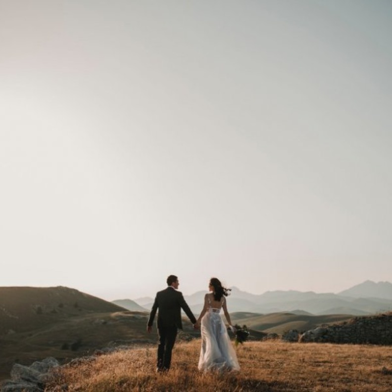  اتجاهات حفلات الزفاف في عام 2021 - مراسيم الزفاف بعيدا عن التقاليد