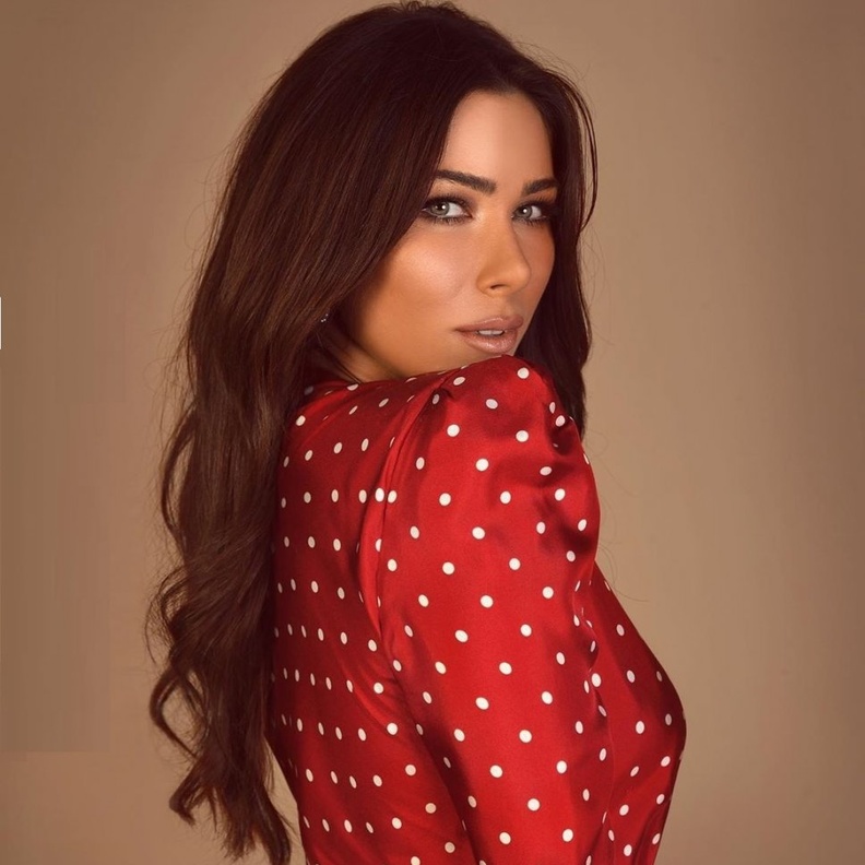 تسريحات شعر دانييلا رحمة تتميز برقتها الانثوية