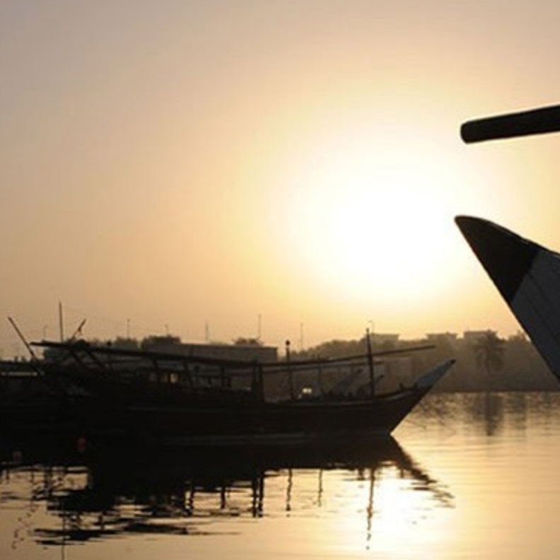 طبيعة ساحرة لحظة غروب الشمس في جزيرة دلما - المصدر بوابة جزيرة دلما 