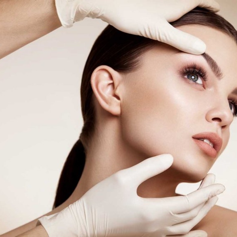 أنواع عملية تجميل الذقن تتضمن عملية تكبير الذقن