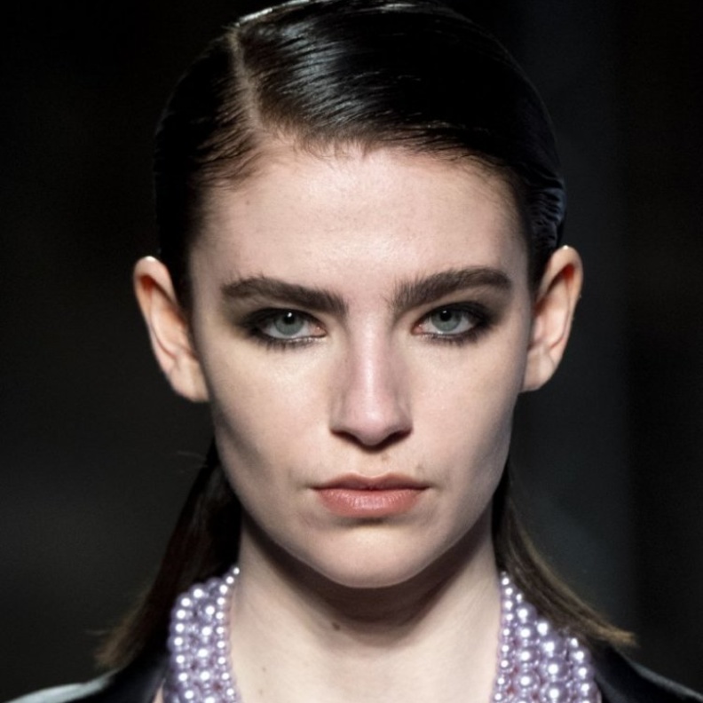 مكياج عيون خليجي فخم وأسود من دار Emilio Pucci