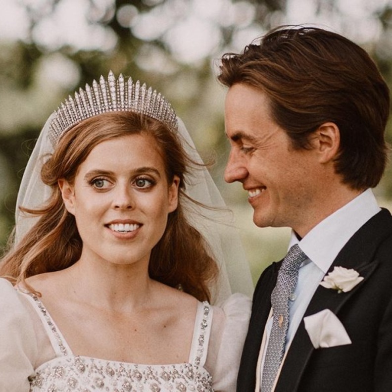 هل تظهر الأميرة بياتريس بتاج ملكي مرة أخرى بعد زواجها؟