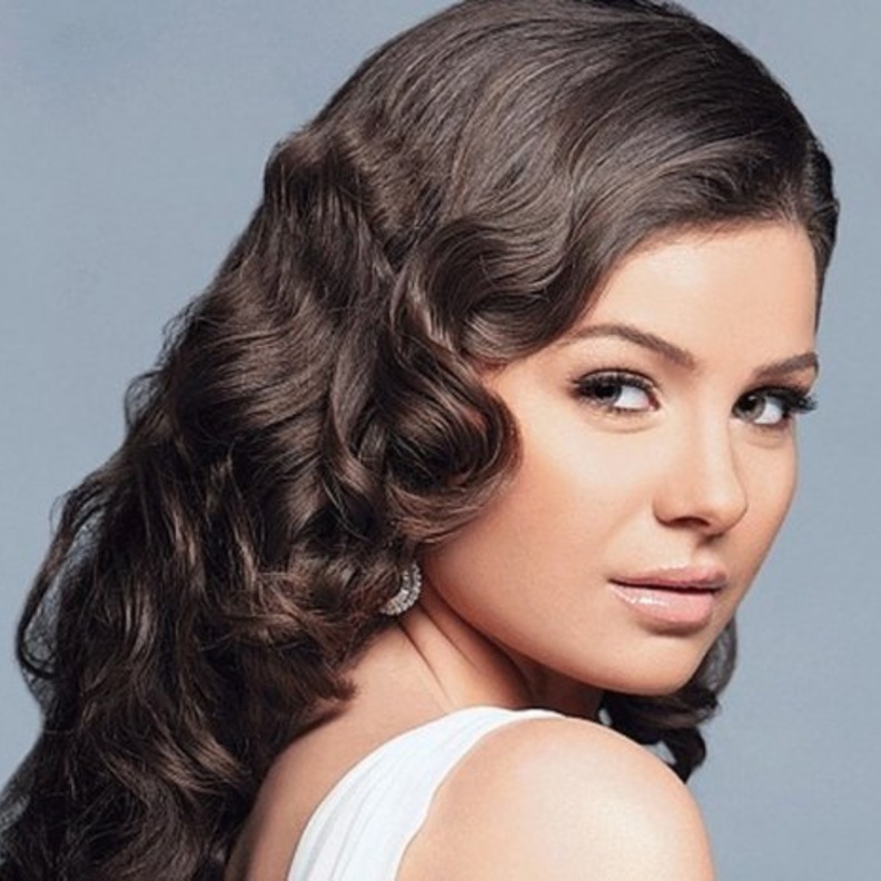 يسرا اللوزي