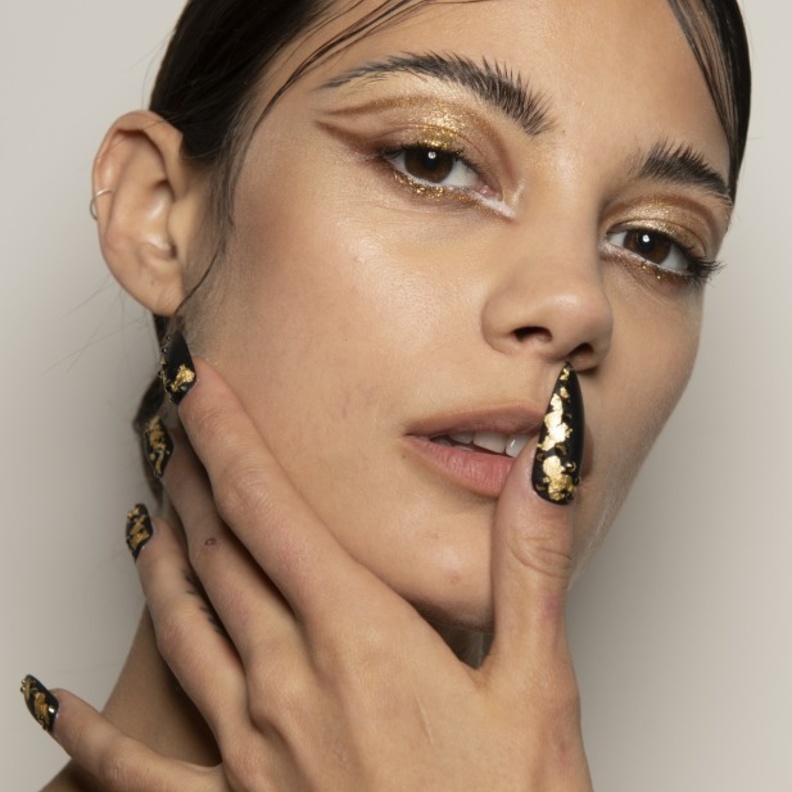 اجمل ألوان اظافر تألقي بها في سهرة رأس السنة 2020