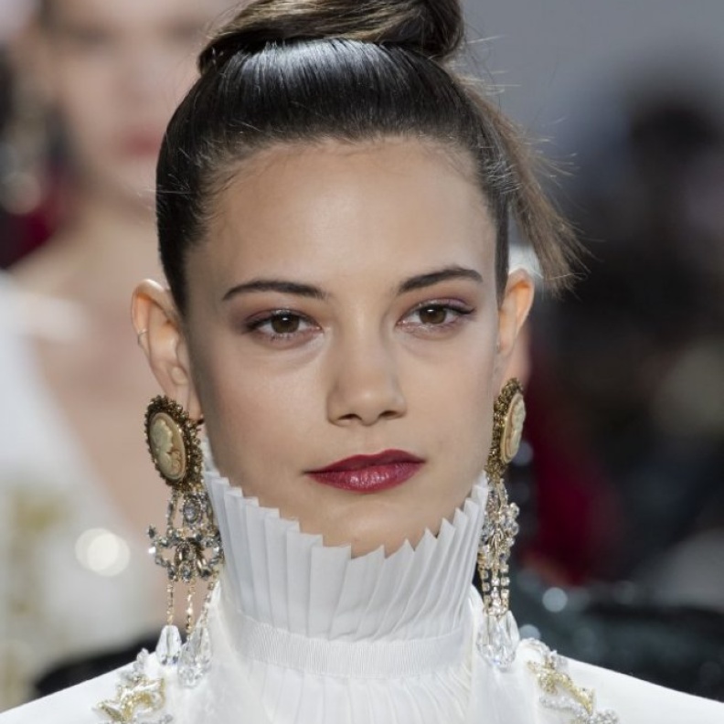  تسريحات شعر راقية وعالية من دار Badgley Mischka