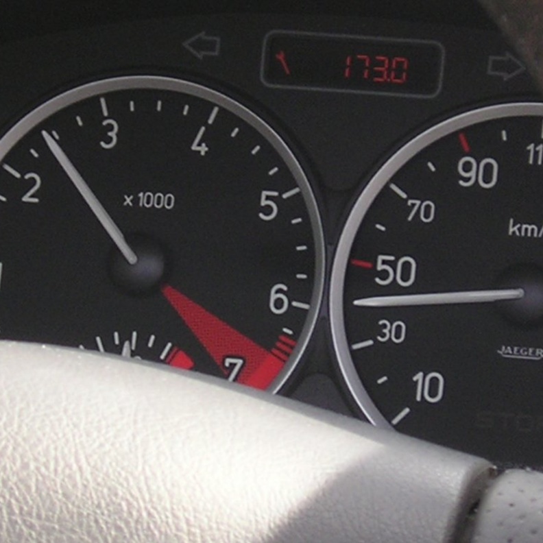 مكان وأهمية عداد RPM في السيارة