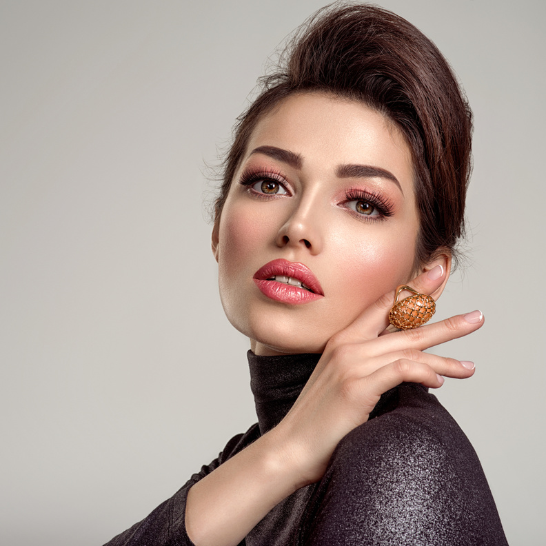 طريقة عمل مكياج ناعم وخفيف لسهرة رأس السنة 2021