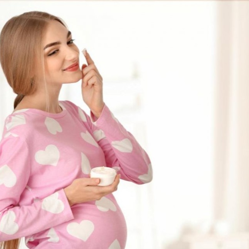 خلطات طبيعية لترطيب بشرة الحامل الجافة قبل راس السنة 2021