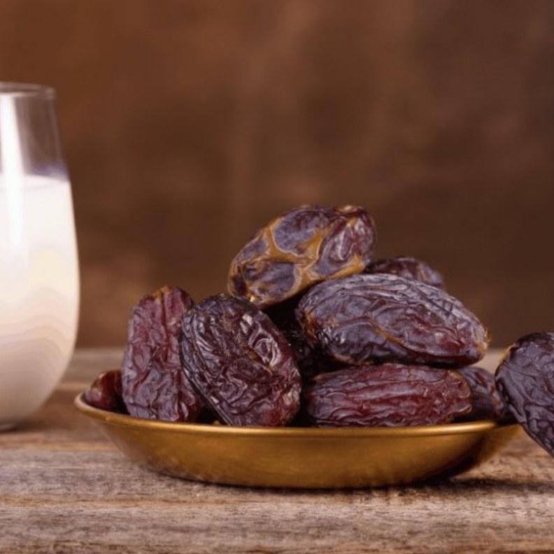  فوائد التمر و الحليب لزيادة الوزن