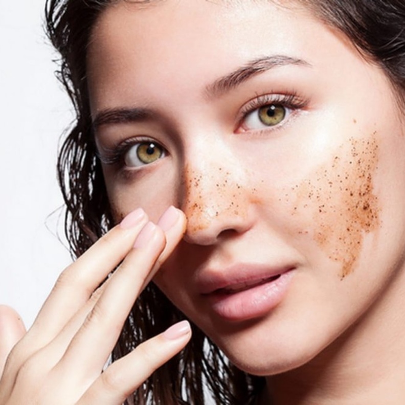 القهوة تساعد على تقشير الوجه والجسم