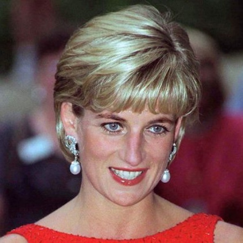 أبرز 5 كتب عن حياة "أميرة القلوب" ديانا