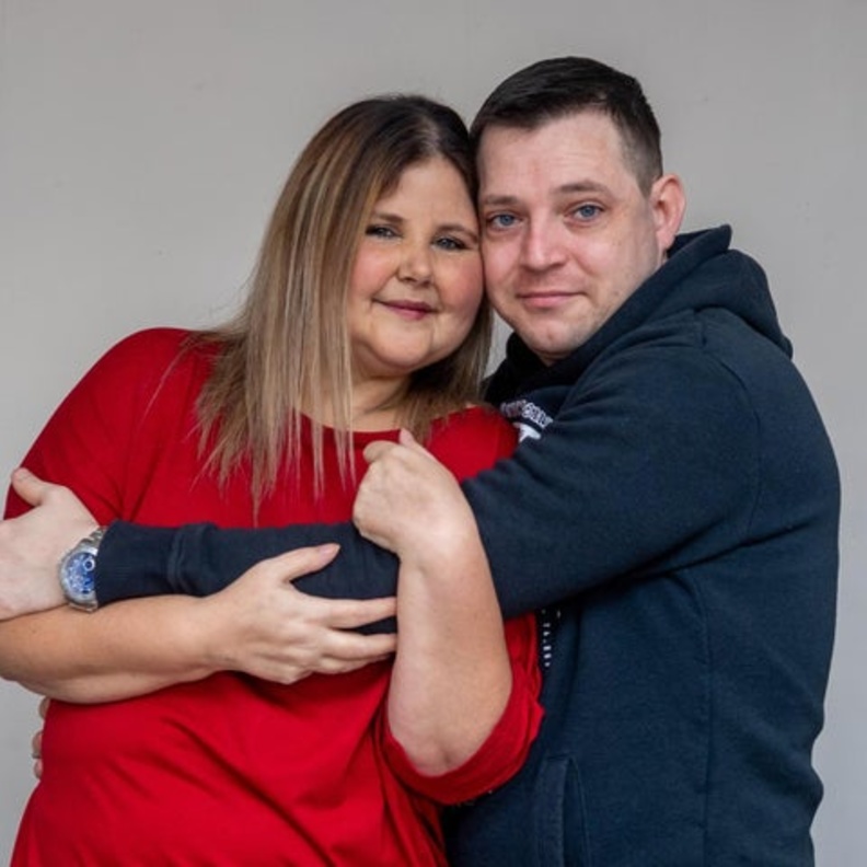  ريبيكا و خطيبها جيمس