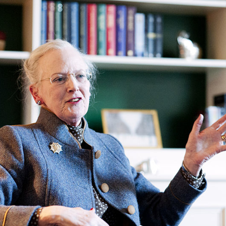 ملكة الدنمارك تحصل على لقاح كورونا