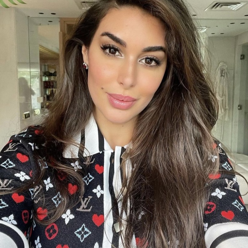 ياسمين صبري تنشر صورة أنثوية جديدة مع بداية العام الجديد