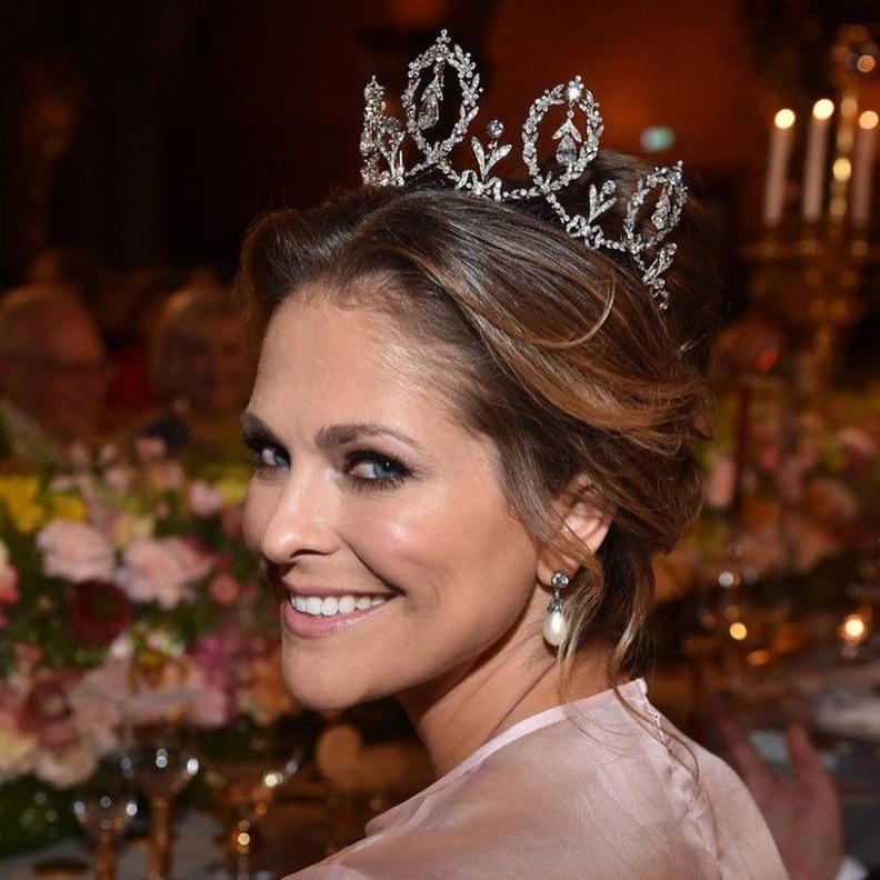 أجمل المجوهرات التي تقاسمتها سيدات العائلات الملكية مع بعضهن