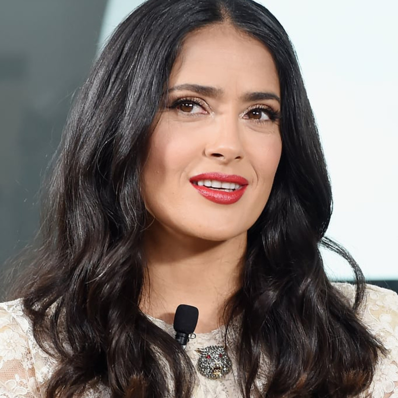 تسريحات شعر ويفي عريض من وحي اطلالات Salma Hayek