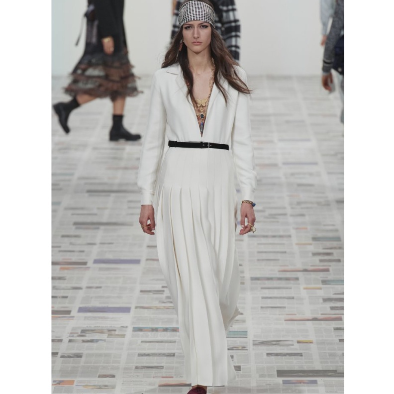موديلات فساتين بيضاء2021 طويلة من دار Christian Dior