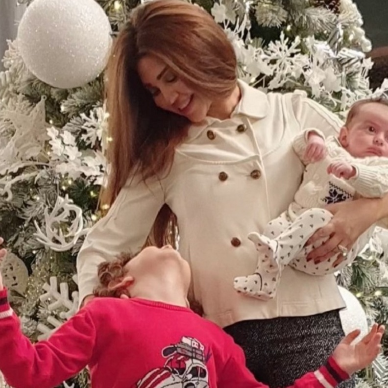 ميريام فارس وابنيها